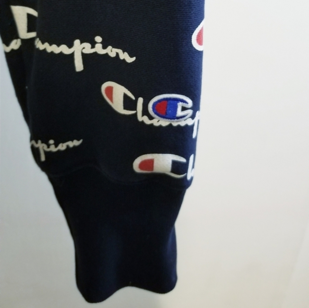 Champion Reverse Weave Logo Crop Sweatshirt Navy Blue Logo Print Retro Style - Picture 4 of 12